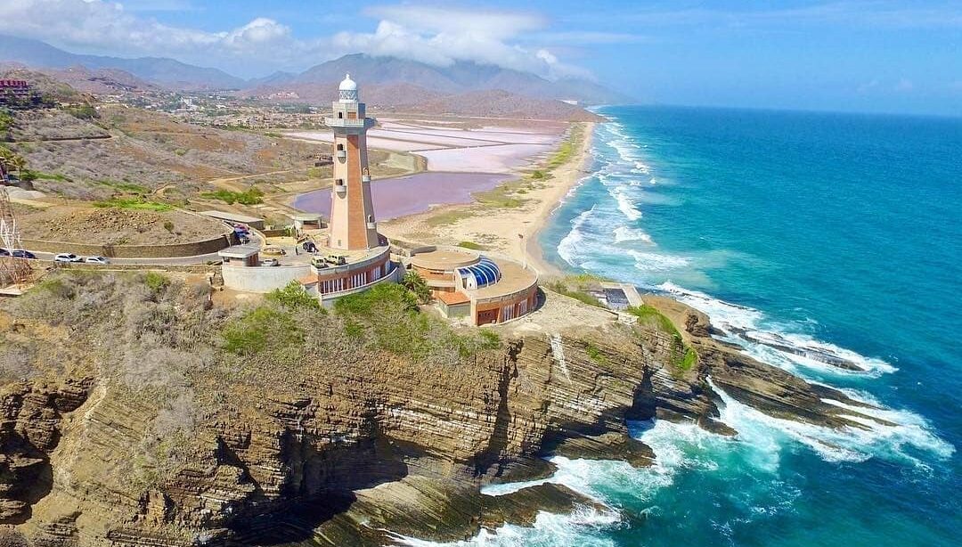 Faro Punta Ballena en Pampatar